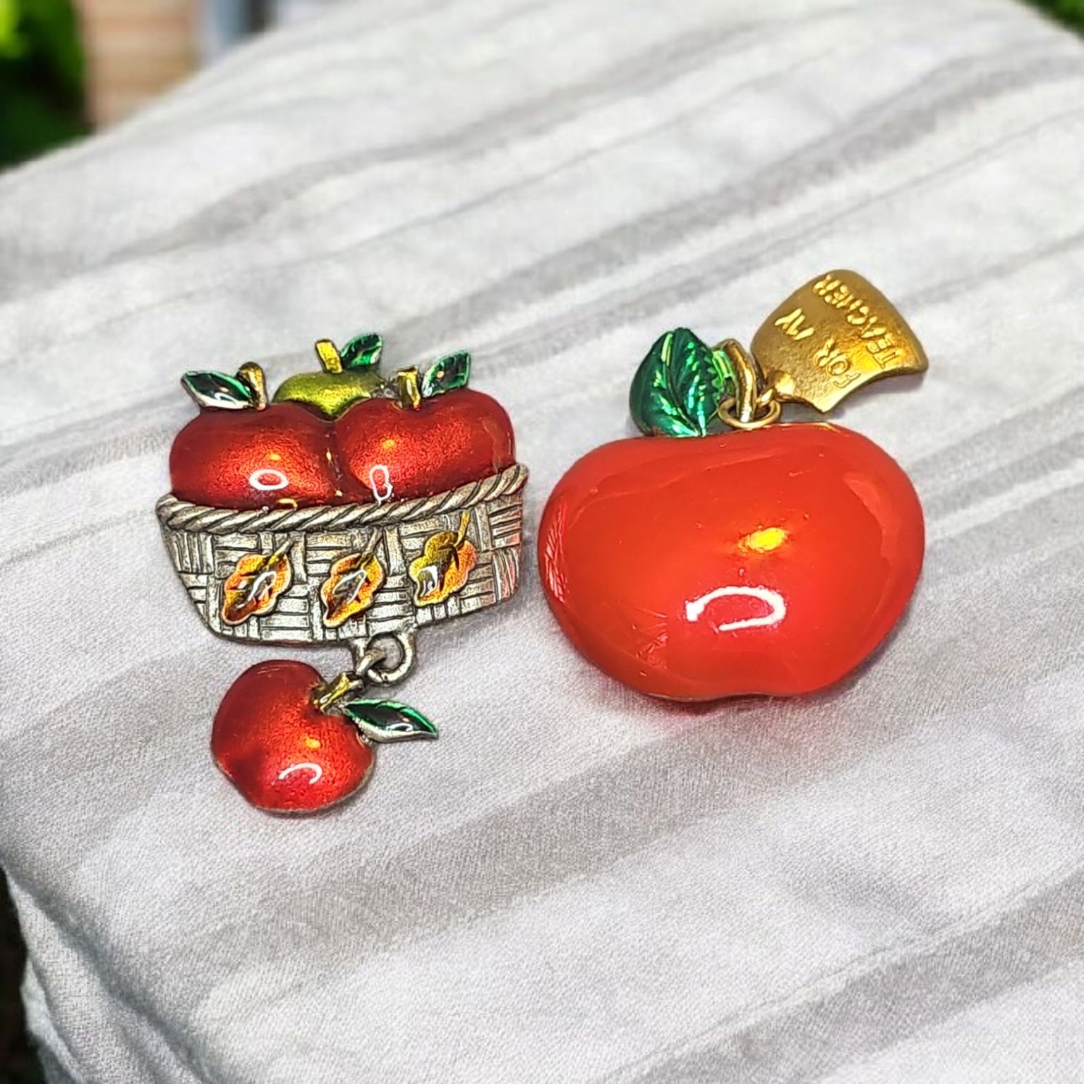 Charming Apple Basket Brooch Set Teacher Charm Ajmc
